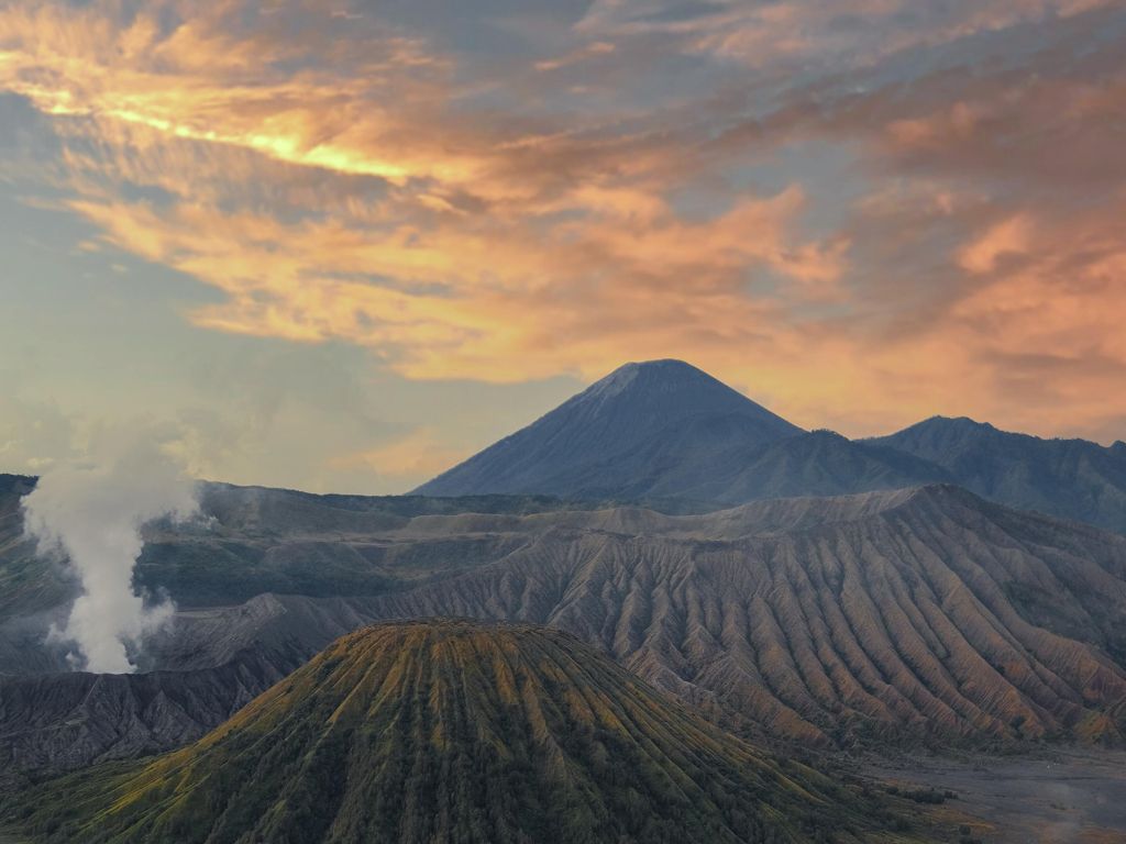 Mt Bromo East Java Indonesia wallpaper