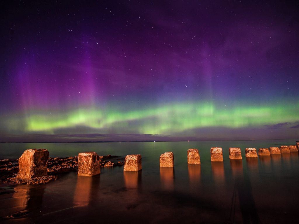 Northern Lights Over The Moray Coast In Scotland wallpaper