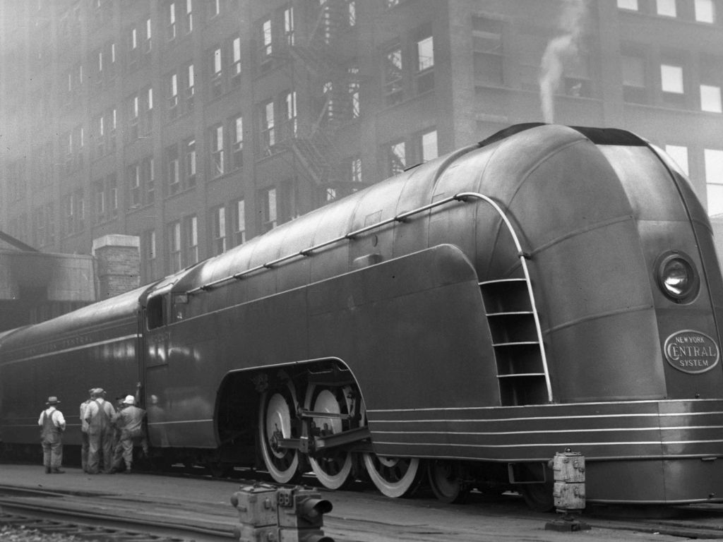 One of New York Central Mercury Engines in Chicago 1936 wallpaper