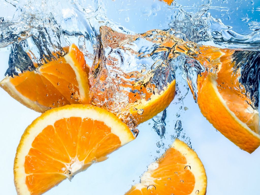 Oranges in Water wallpaper