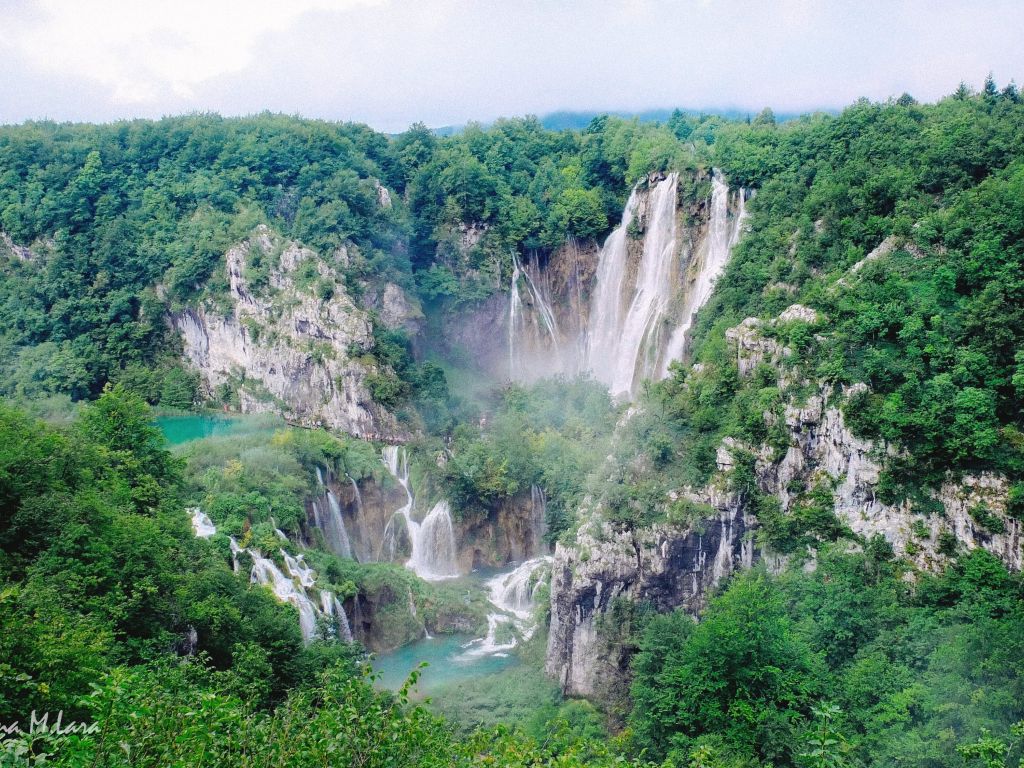 Plitvice Lakes Croatia - a Waterfall Paradise wallpaper