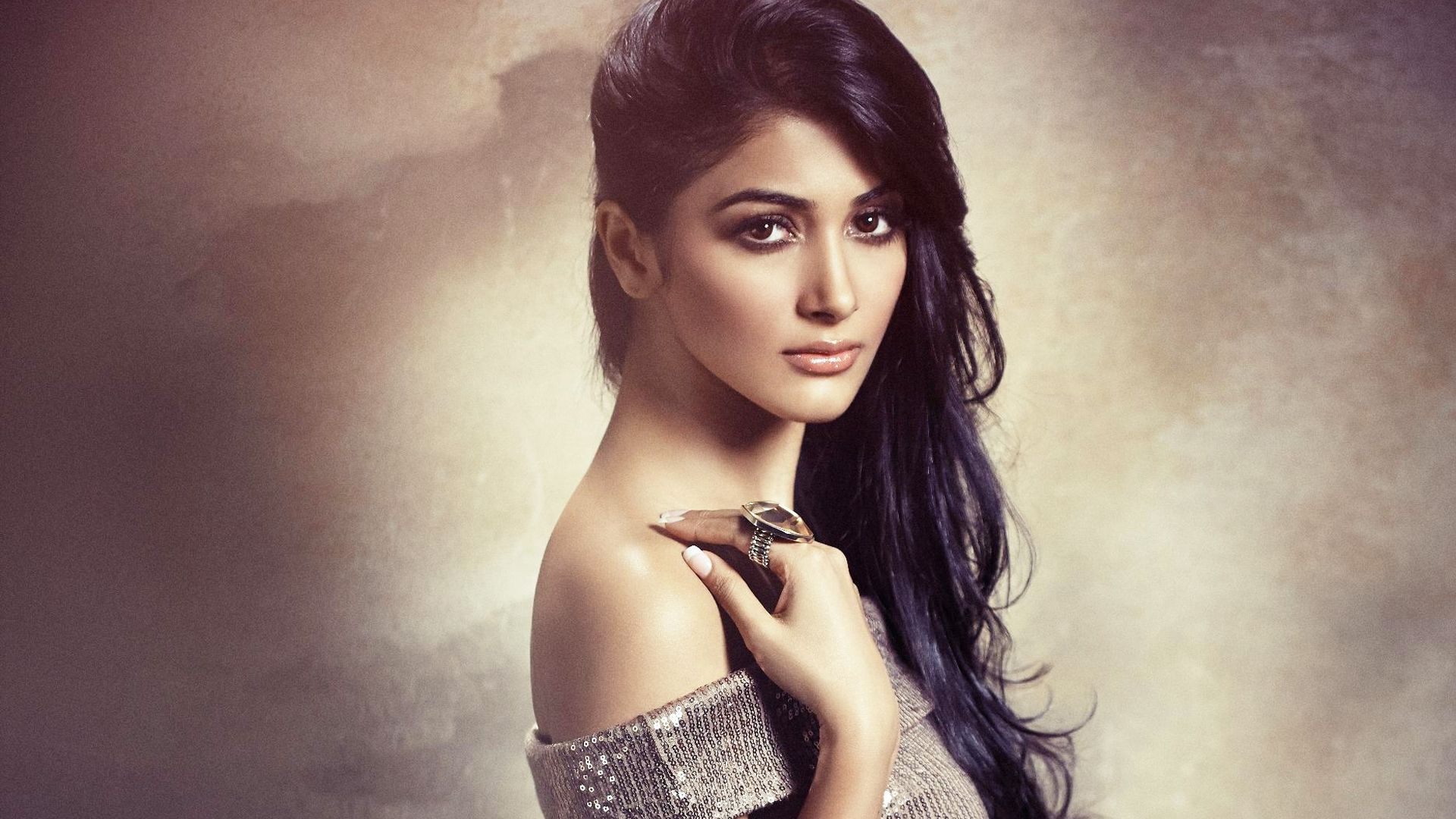 Pooja Hegde Bollywood Actress wallpaper in 1920x1080 resolution