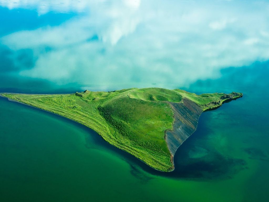 Pseudocrater Isle wallpaper