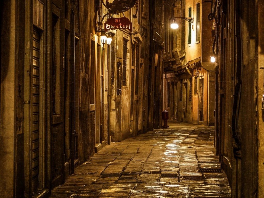 Quiet Venice Alley at Night wallpaper