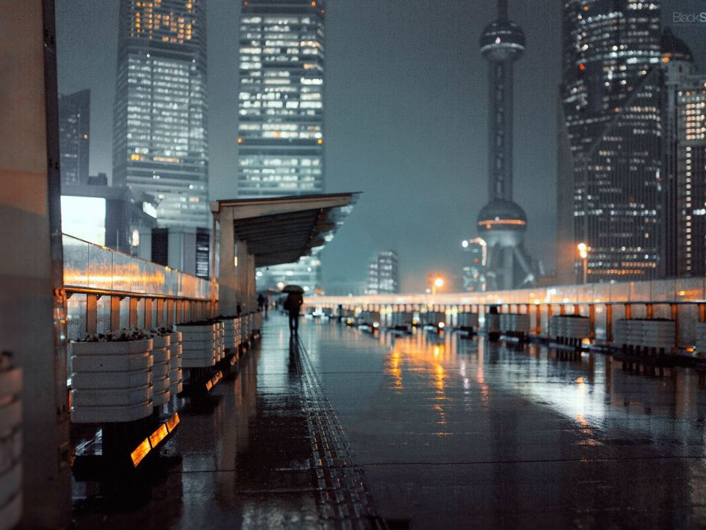 Rain in Shanghai wallpaper