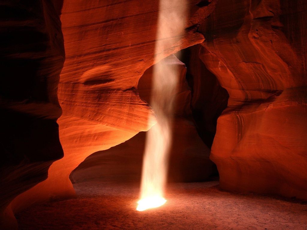 Ray of Light in Antelope Canyon Arizona wallpaper