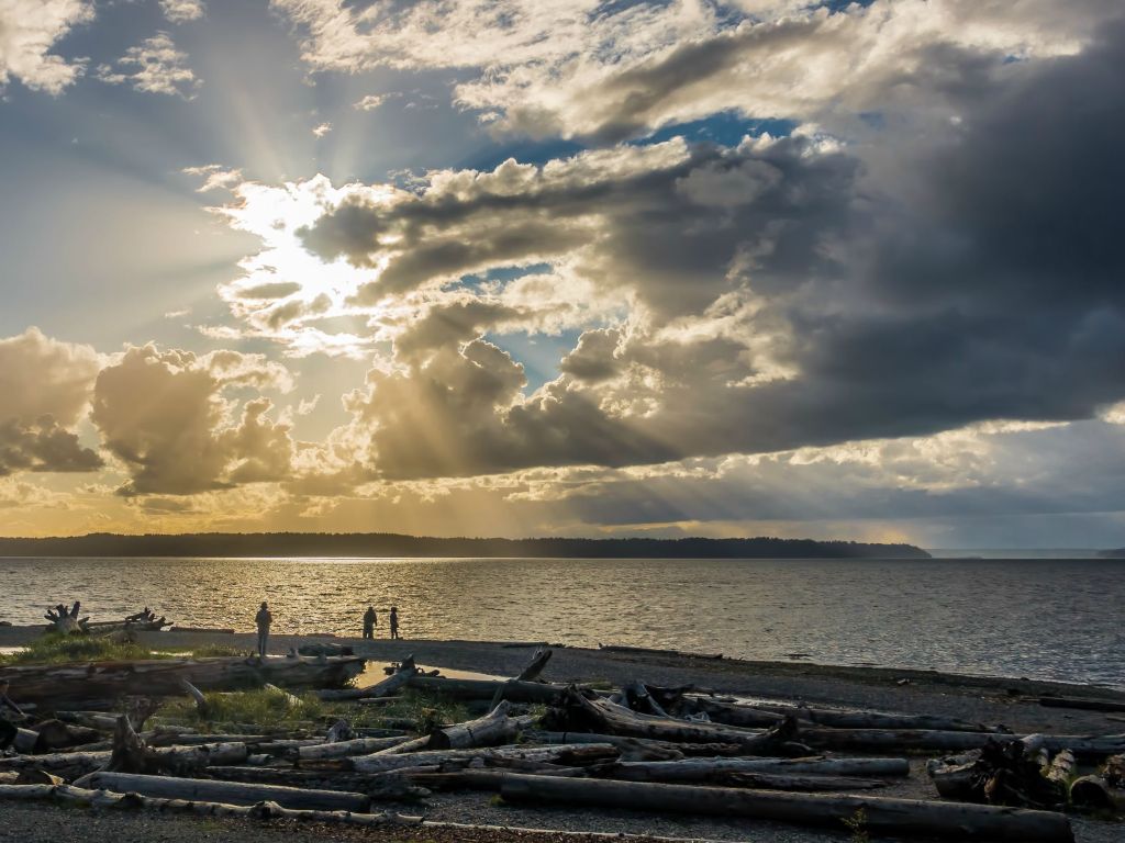 Rays Of Light Over The Puget Sound wallpaper