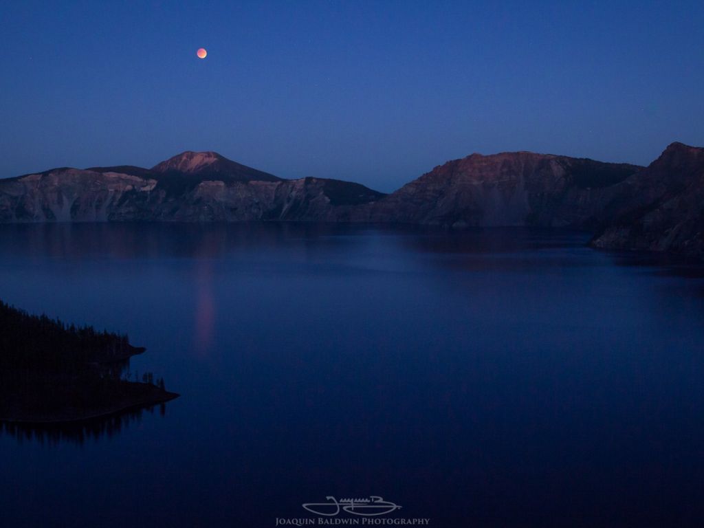 Recent Supermoon Eclipse at Crater Lake Single Exposure wallpaper