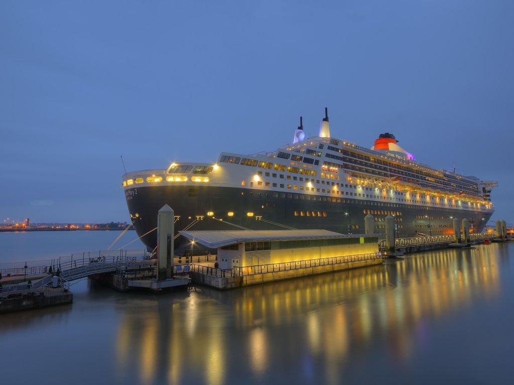 RMS Queen Mary 2 in Liverpool, UK wallpaper