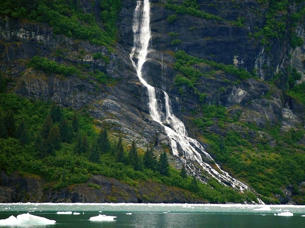 Rocky Waterfall wallpaper
