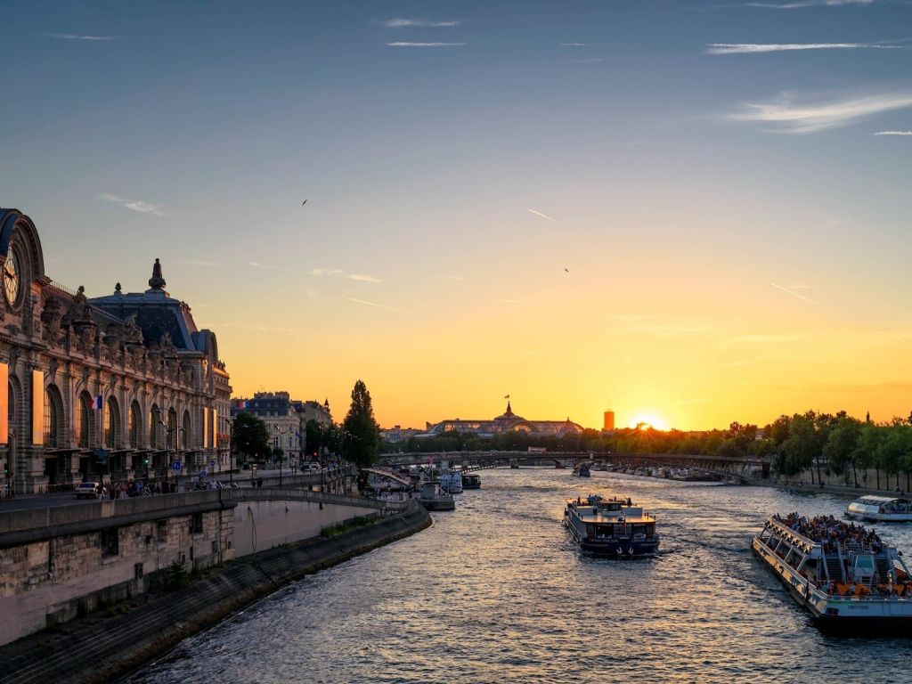 Romantic Sunset in Paris wallpaper