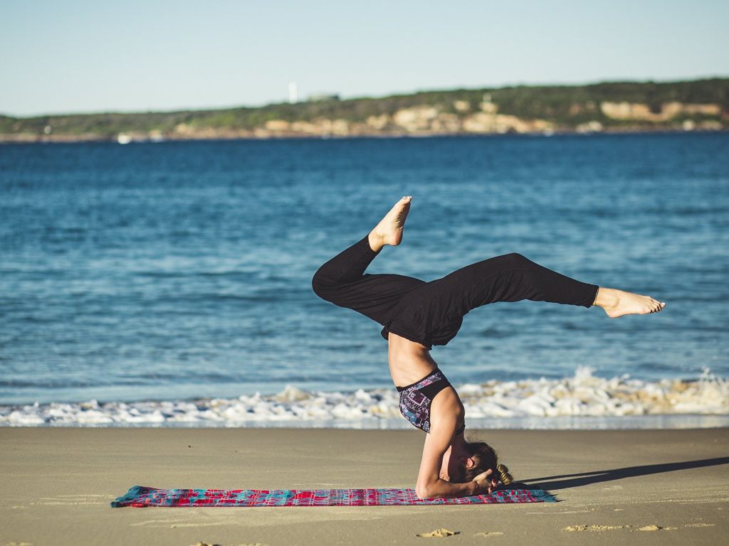 S Yoga Beach Sea Girls Legs wallpaper