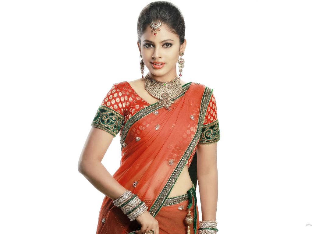 Saree Actress Nandita Swetha wallpaper