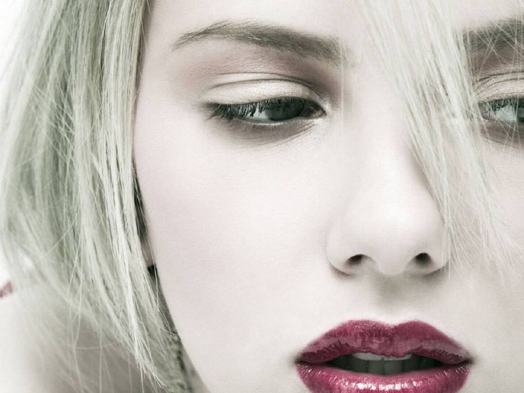 Scarlett Johansson 2011 wallpaper