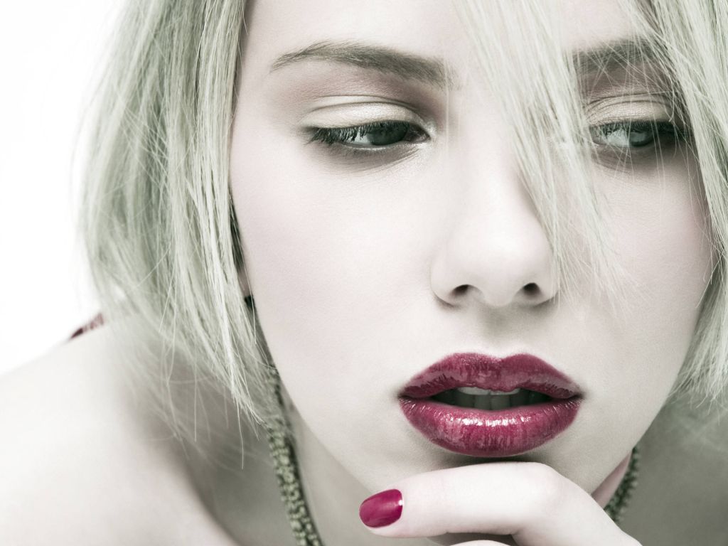 Scarlett Johansson Beautiful Lips wallpaper