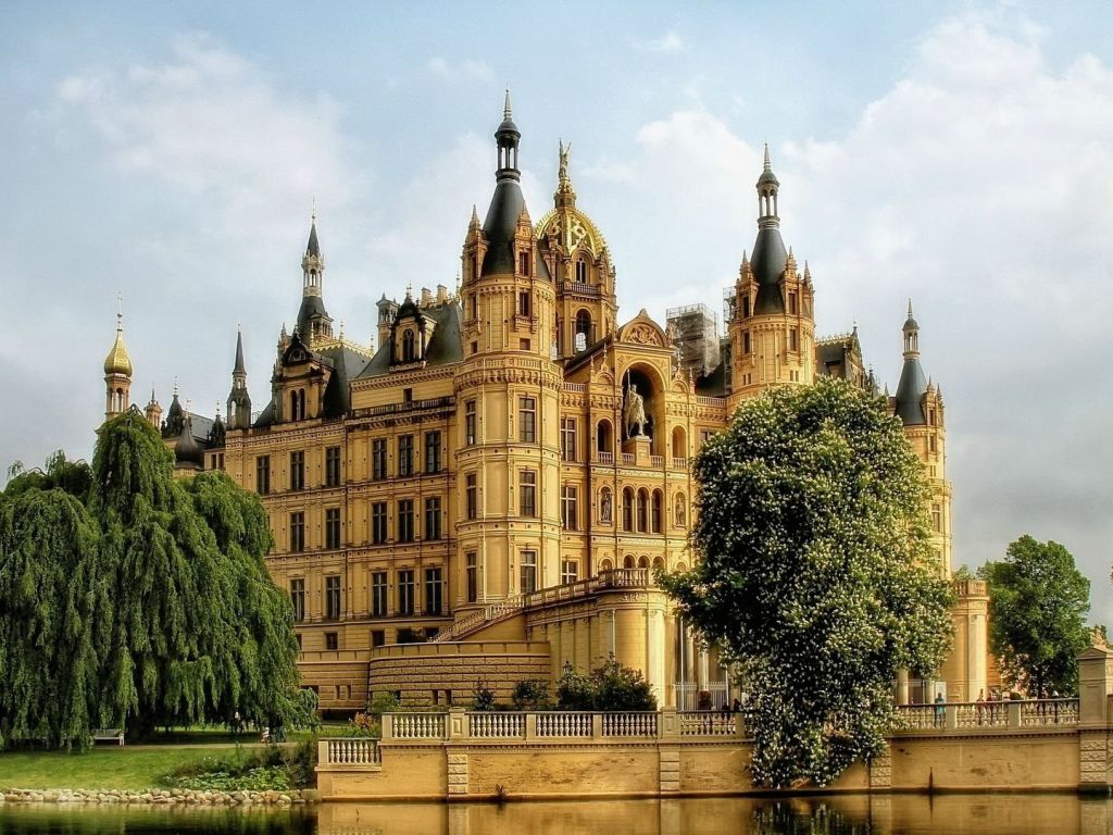Schwerin Castle in Germany wallpaper