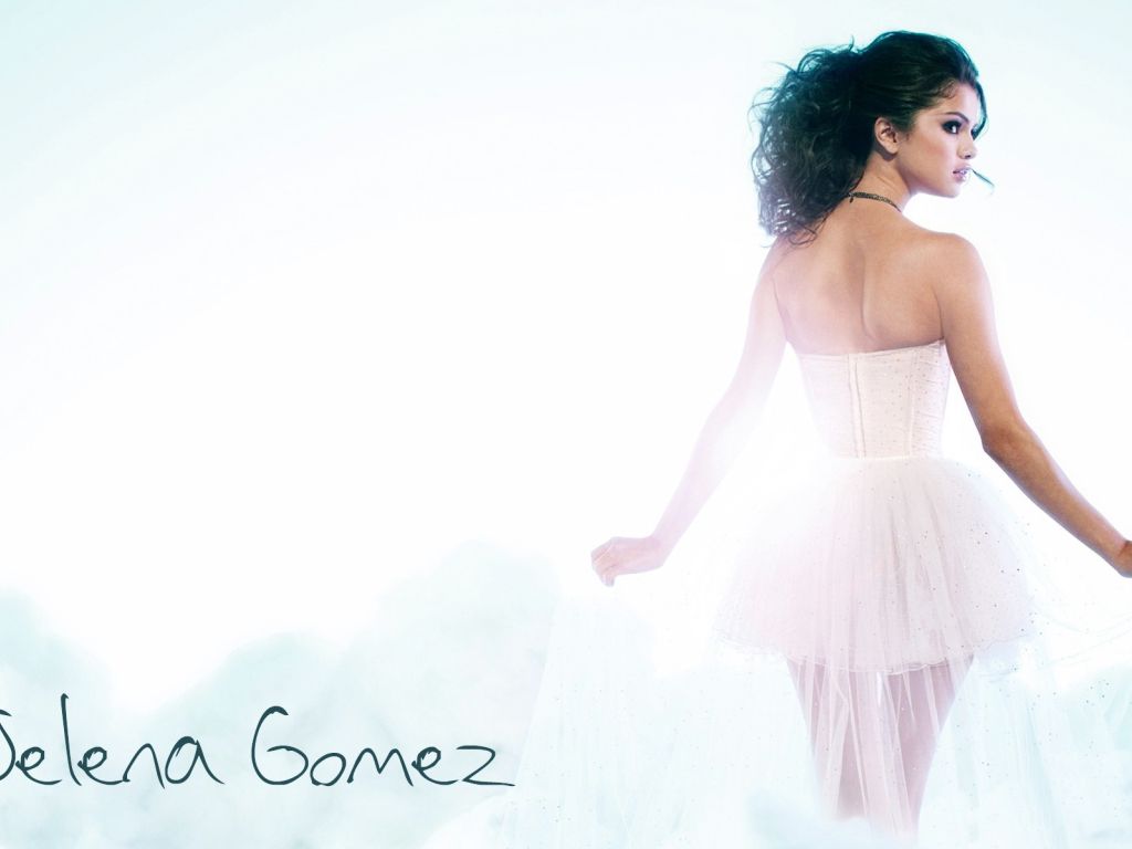 Selena Gomez 111 wallpaper