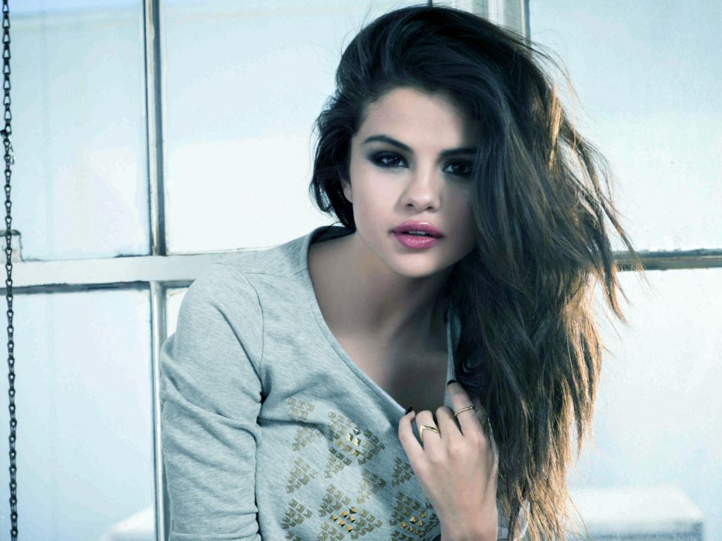 Selena Gomez 2013 27371 wallpaper