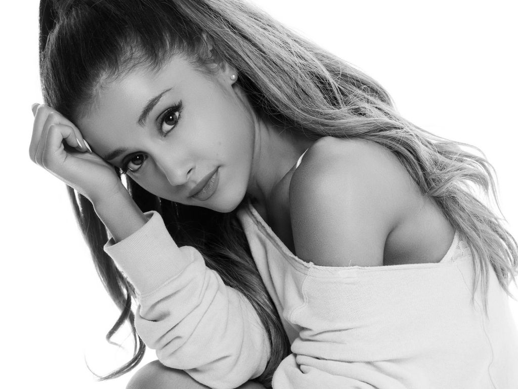 Singer Ariana Grande wallpaper