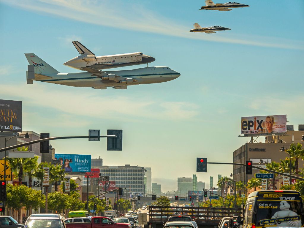 Space Shuttle by Stephen Confer wallpaper