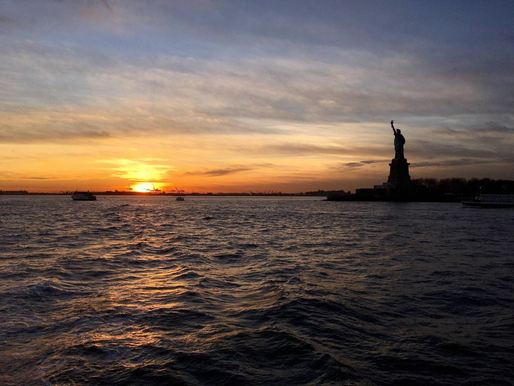 Statue of Liberty at Sunset wallpaper