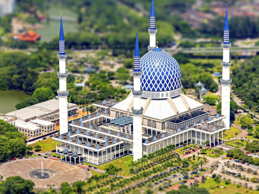 Sultan Salahuddin Abdul Aziz Mosque Kuala Lumpur wallpaper