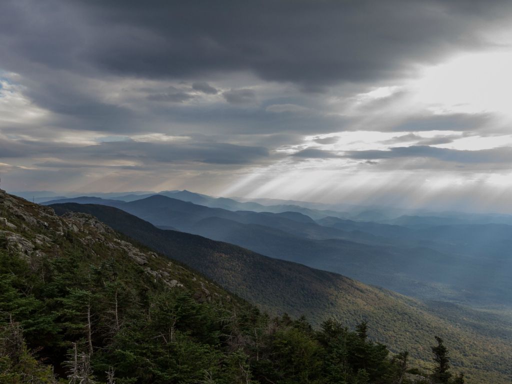 Sunbeams Over Layers and Layers of Mountains in Vermont wallpaper