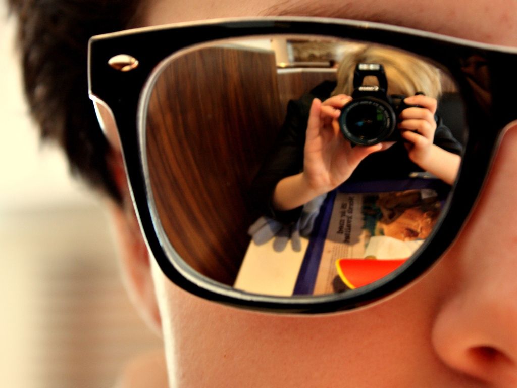 Sunglasses Reflection wallpaper