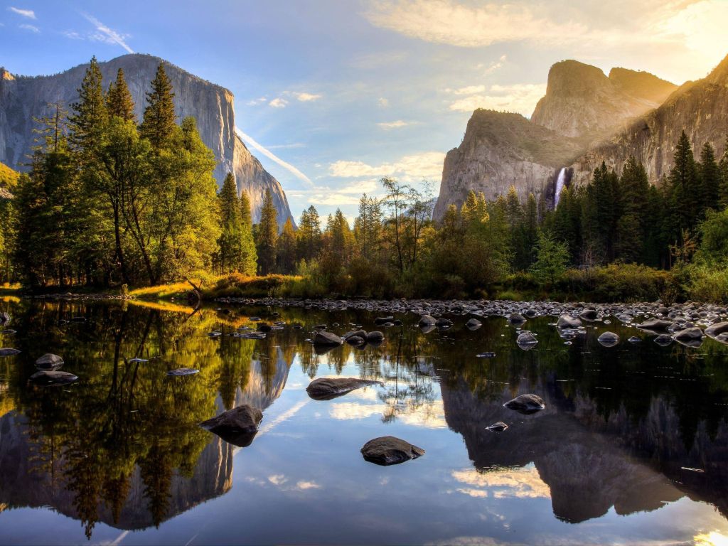 Sunrise on Yosemite Valley wallpaper