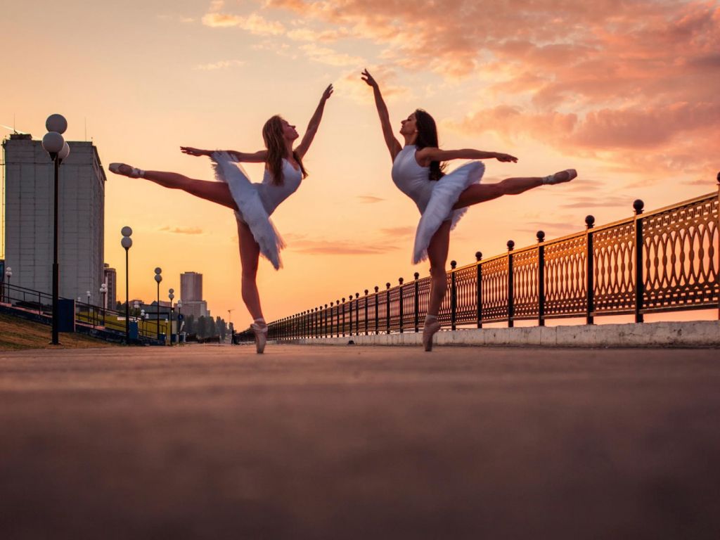 Sunset Ballerina Dancers wallpaper