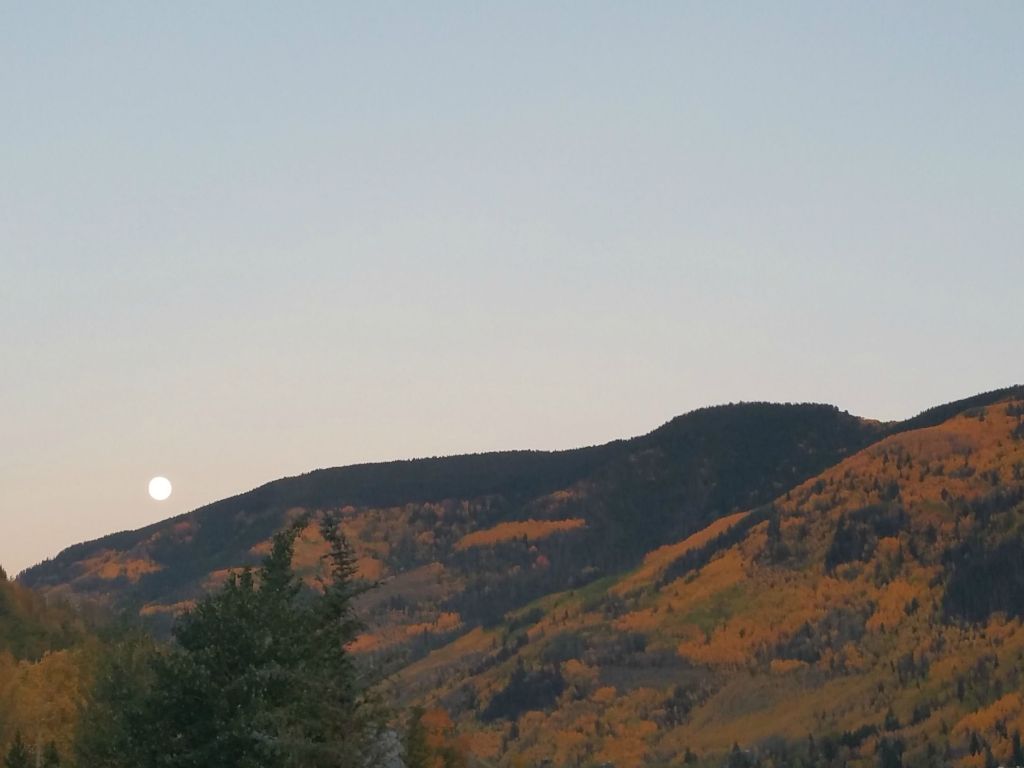 Super Moon Rising and Fall Foliage in Vail CO wallpaper