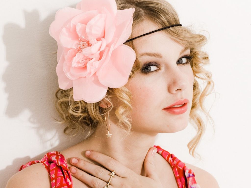 Taylor Swift 16 wallpaper