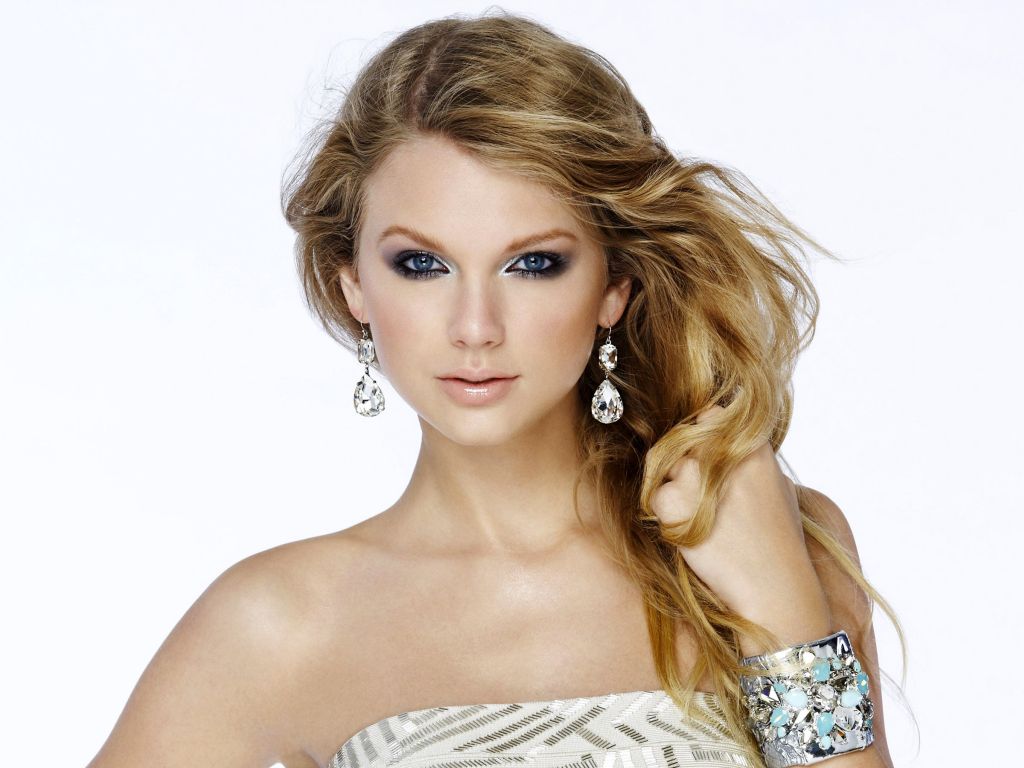 Taylor Swift Fashion Magazine 5K wallpaper