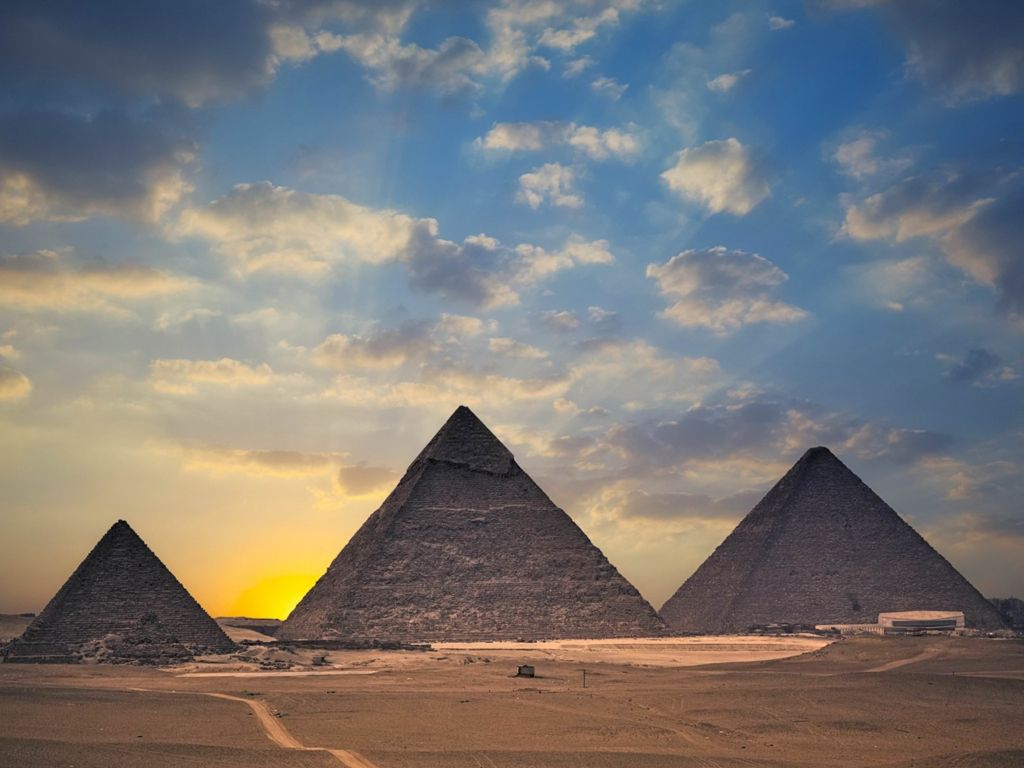 The Great Pyramids of Giza wallpaper
