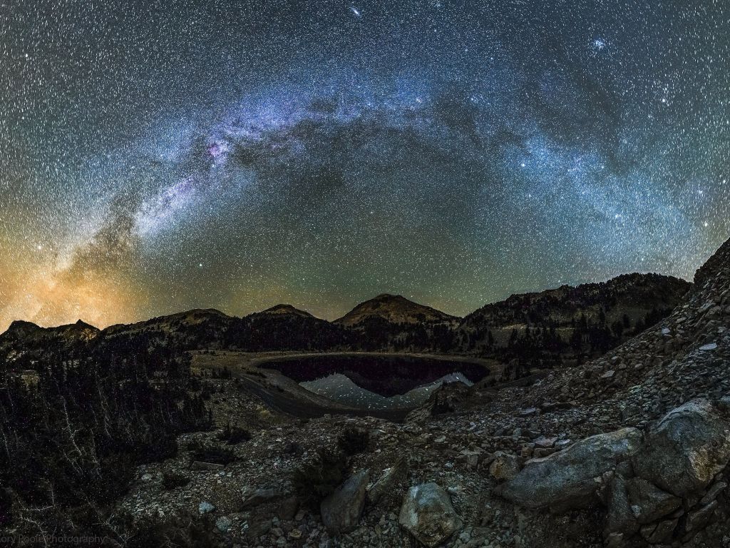 The Milky Way Arches Over Mt. Lassen and Lake Helen in Lassen Volcanic National Park in Northern California wallpaper