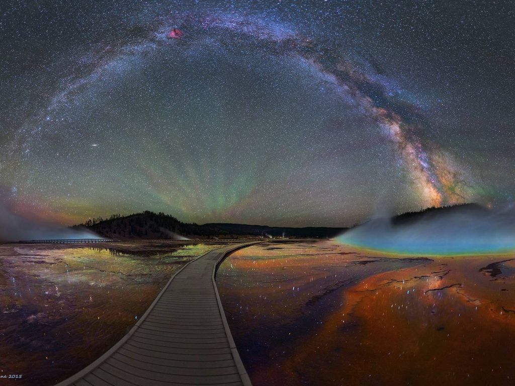 The Milky Way Over Yellowstone wallpaper