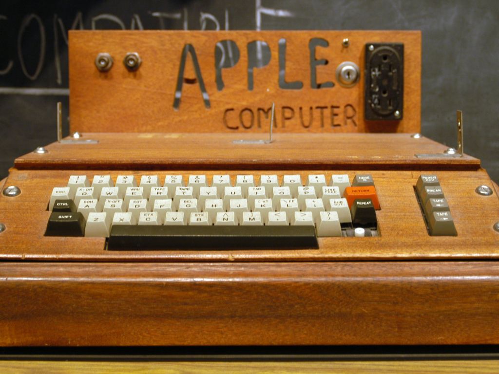 The Original Apple I Computer, Built by Steve Wozniak in 1976 wallpaper