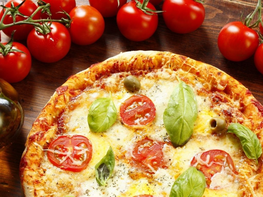 Tomato Pizza Presentation wallpaper