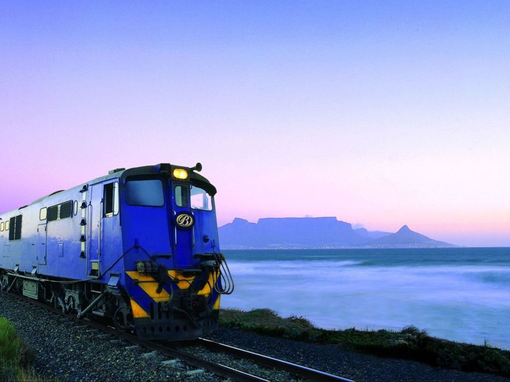 Train Leaving Table Mountain South Africa HD wallpaper