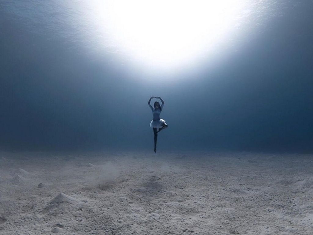 Underwater Dance wallpaper