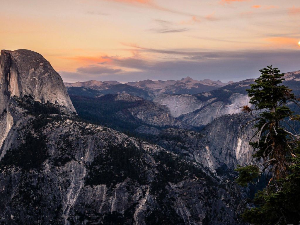 Was Lucky Enough Yesterday to Capture a Sunset and Moonrise at Glacier Point Yosemite National Park California wallpaper