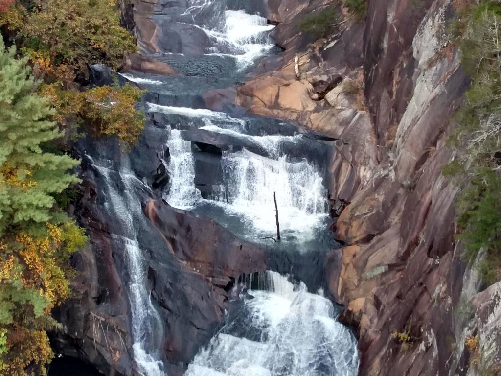Waterfall in Tallulah Gorge State Park Georgia USA wallpaper