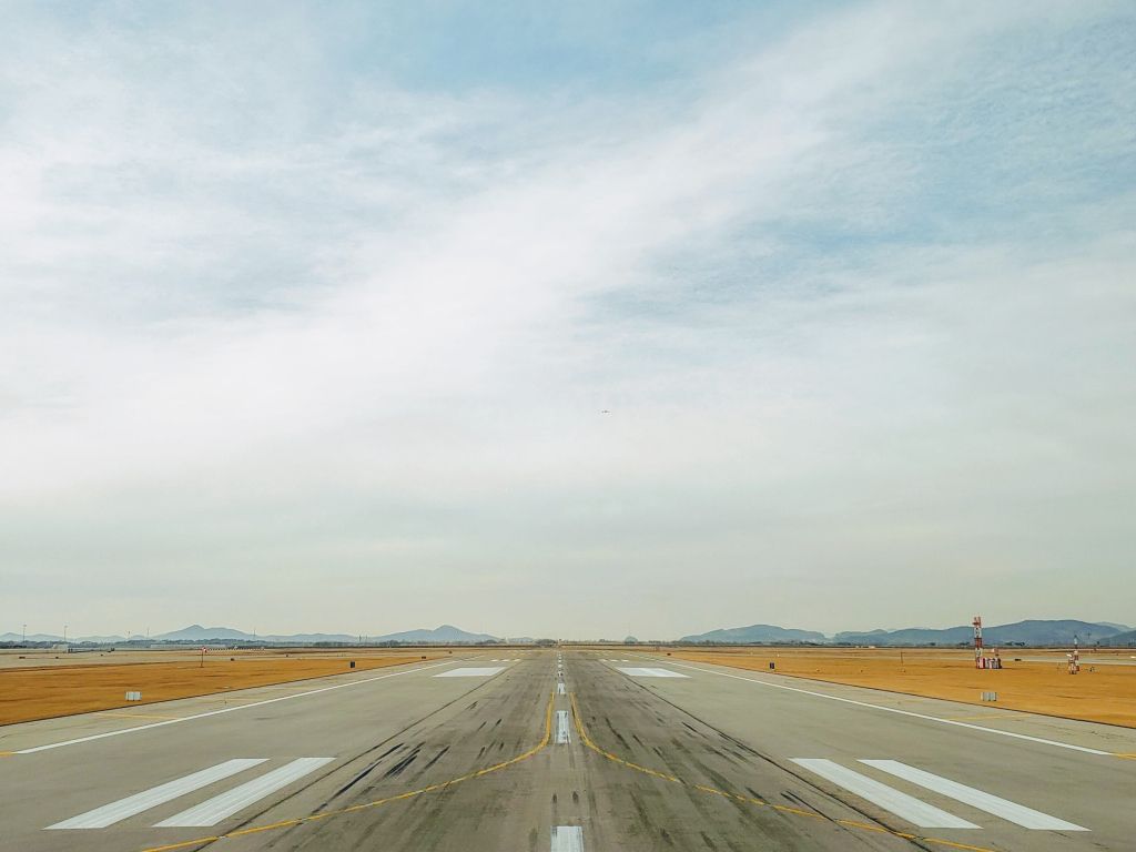 Where Planes Land and Take off wallpaper